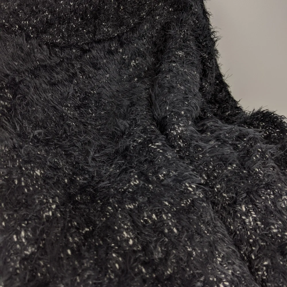 FINAL SALE 🌿EXPRESS FUZZY CROP SWEATER🌿 - Picture 3 of 4
